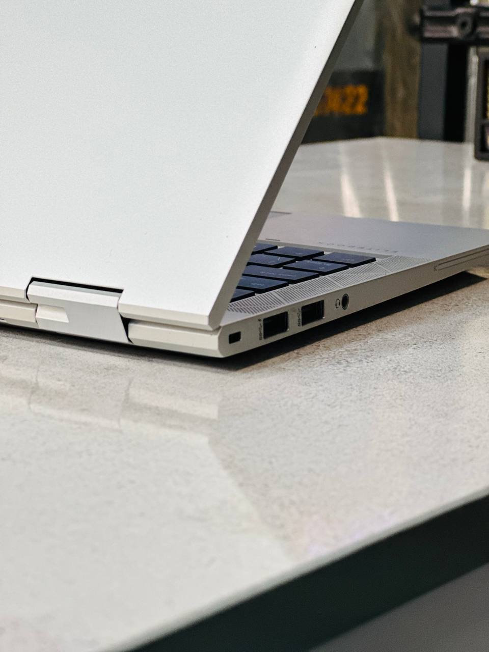 HP EliteBook x360 830 G7 Right Side Ports