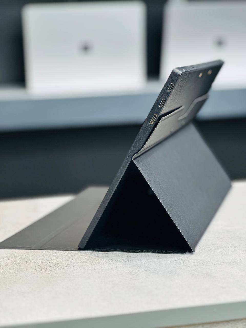 پورت‌های USB-C و Mini HDMI مانیتور SEA
