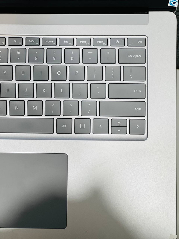 کیبورد ارگونومیک و نمایشگر لمسی لپتاپ Microsoft Surface Laptop 3 – ایدهآل برای تایپ و طراحی