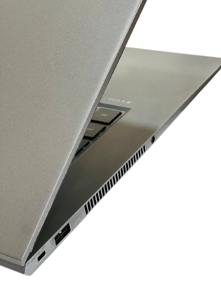 پورتهای حرفهای HP ZBook Studio G7 شامل USB-C، HDMI، Thunderbolt 3 و جک هدفون – مناسب برای اتصال تجهیزات حرفهای