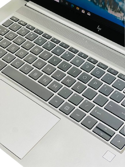 کیبورد ارگونومیک و نمایشگر FHD لپتاپ HP ZBook Studio G7 – مناسب برای کارهای گرافیکی و طراحی مهندسی