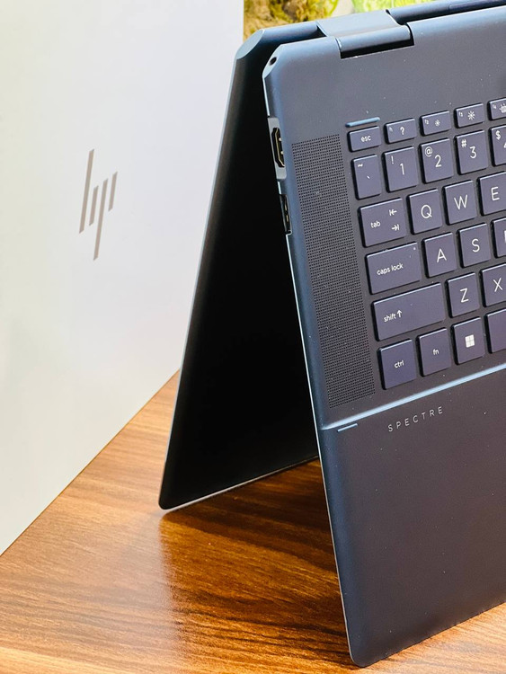 HP Spectre 16 در حالت تبلت با نمایشگر لمسی 4K x360، ایدهآل برای طراحی و یادداشتبرداری