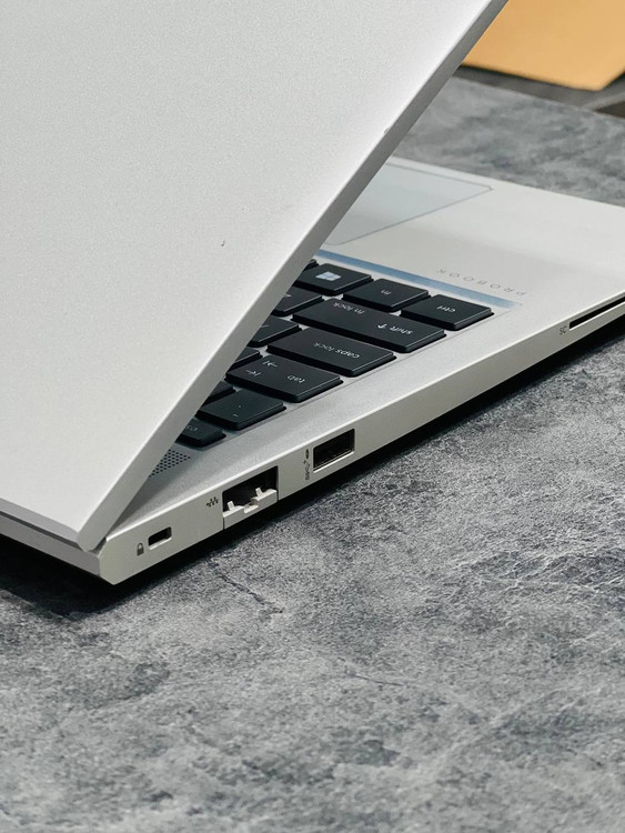 پورتهای سمت چپ HP ProBook 650 G8 شامل USB-C، USB-A، HDMI و درگاه شبکه LAN