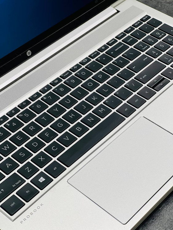 کیبورد جزیرهای با نور پسزمینه لپتاپ HP ProBook 650 G8، مناسب برای تایپ سریع و راحت در محیطهای کاری