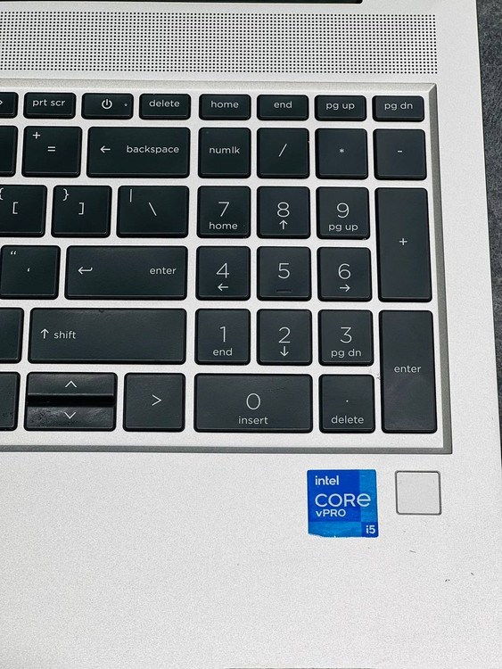 کیبورد جزیرهای با نور پسزمینه لپتاپ HP ProBook 650 G8، مناسب برای تایپ سریع و راحت در محیطهای کاری