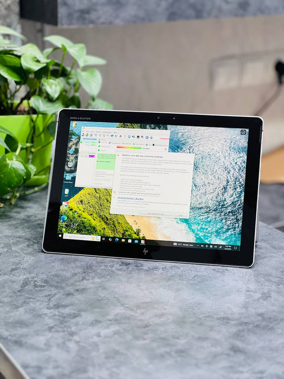 HP Elite x2 1012 G2 در حالت تبلت، مناسب برای طراحی، یادداشتبرداری و کارهای تجاری