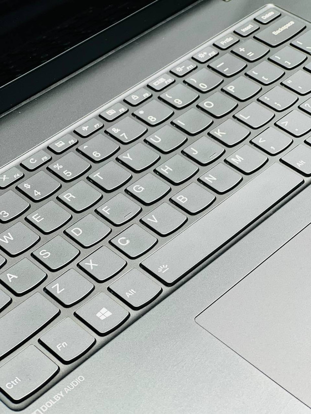 کیبورد جزیرهای با نور پسزمینه لپتاپ Lenovo IdeaPad Flex 15، مناسب برای تایپ راحت و سریع در محیطهای کاری و آموزشی