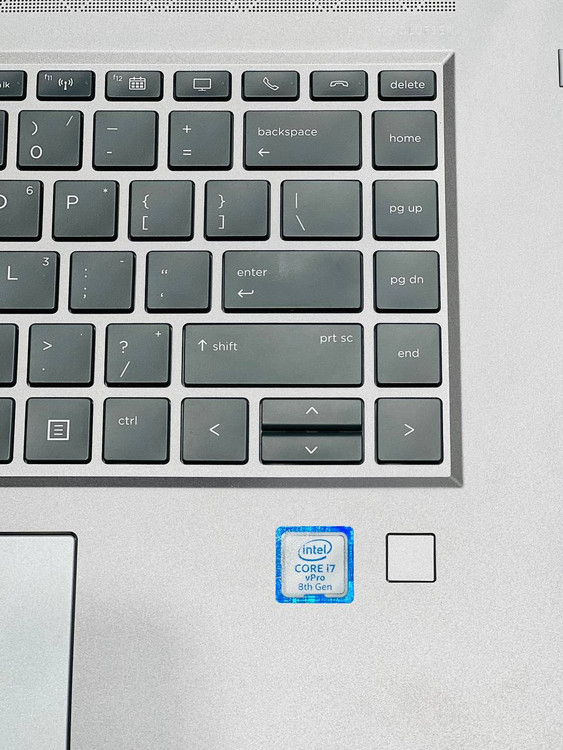 کیبورد جزیرهای با نور پسزمینه لپتاپ HP ZBook Studio G5 x360، مناسب برای تایپ راحت و حرفهای در هر محیطی