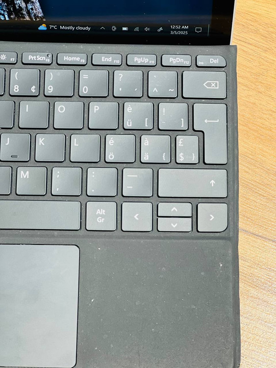 کیبورد مغناطیسی Microsoft Surface Go 2 با تاچپد دقیق و نور پسزمینه، مناسب برای تایپ حرفهای