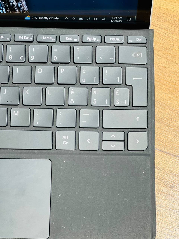 کیبورد مغناطیسی Microsoft Surface Go 2 با تاچپد دقیق و نور پسزمینه، مناسب برای تایپ حرفهای