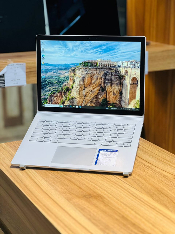 لپتاپ هیبریدی Microsoft Surface Book 2 با نمایشگر لمسی 14.1 اینچی 4K و طراحی مدرن و سبک