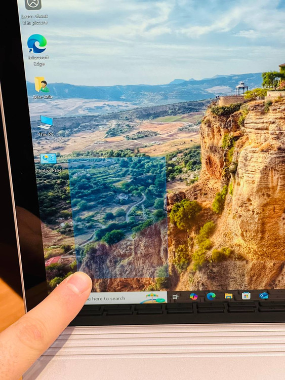 نمایشگر لمسی 14.1 اینچی 4K لپتاپ Microsoft Surface Book 2 با دقت رنگ بالا و کیفیت فوقالعاده برای طراحی و ویرایش تصویر