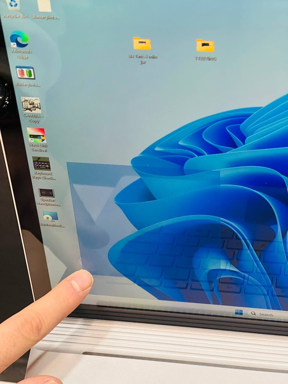 نمایشگر لمسی 15.6 اینچی 4K لپتاپ Microsoft Surface Book 2 با دقت رنگ بالا و کیفیت فوقالعاده برای طراحان گرافیک و تدوینگران ویدئو