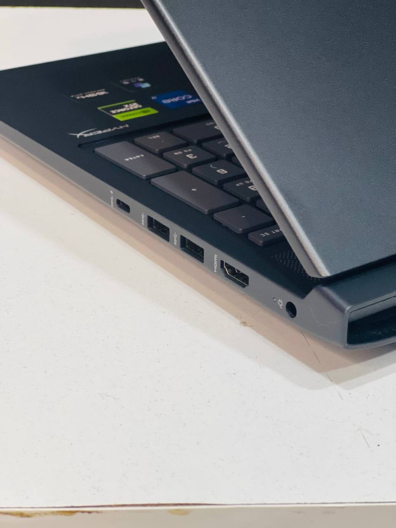 پورتهای سمت راست HP Victus 16 شامل USB 3.2 و درگاه کارتخوان SD