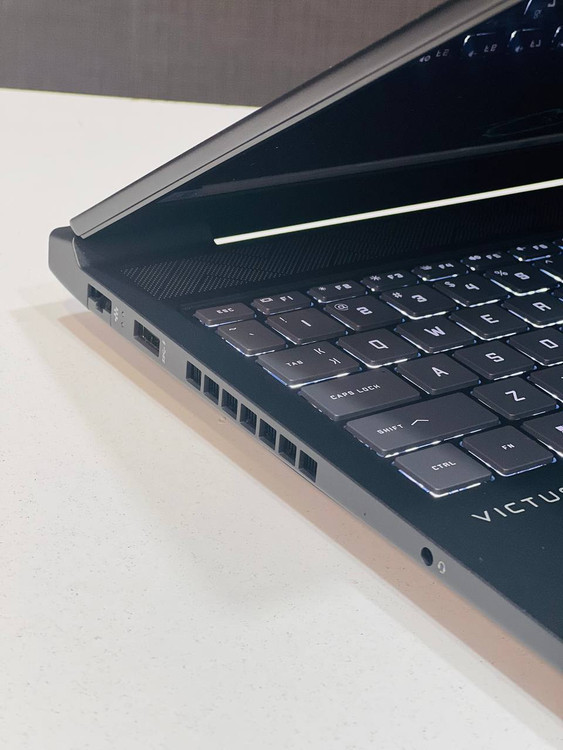 پورتهای سمت چپ HP Victus 16 شامل USB 3.2، USB-C، HDMI، درگاه LAN و جک 3.5mm هدفون/میکروفون