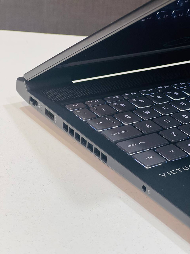 پورتهای سمت چپ HP Victus 16 شامل USB 3.2، USB-C، HDMI، درگاه LAN و جک 3.5mm هدفون/میکروفون