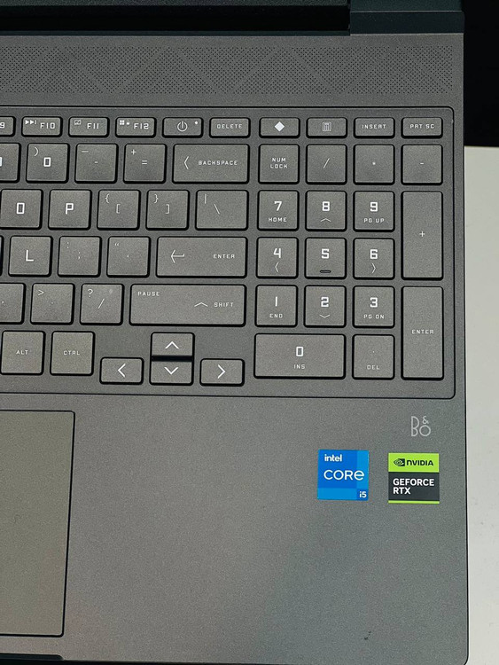 پورتهای سمت راست HP Victus 15 شامل USB 3.2 و درگاه کارتخوان SD