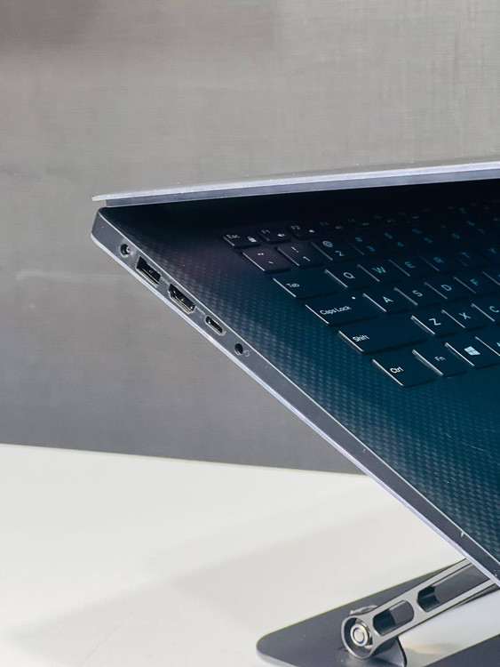 ورتهای سمت چپ Dell Precision 5540 شامل USB-C، USB 3.1، HDMI 2.0، درگاه LAN و جک 3.5mm هدفون/میکروفون