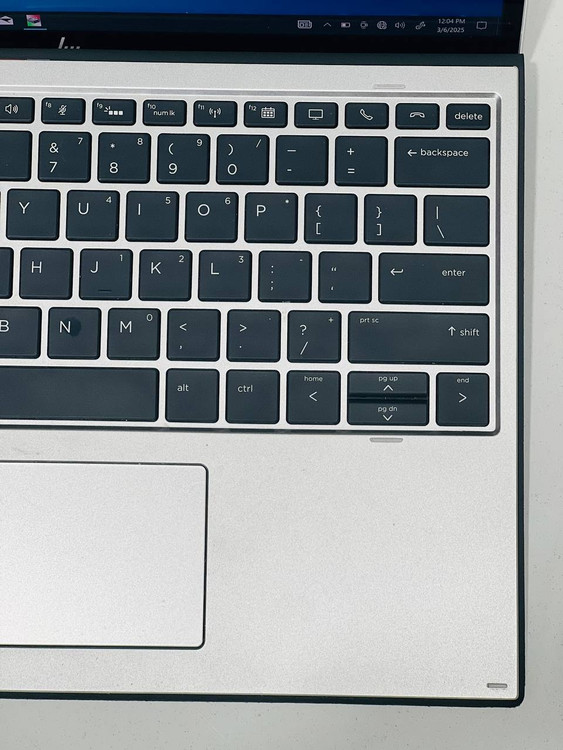 کیبورد جزیرهای با نور پسزمینه سفید لپتاپ HP Elite X2 1013 G4، ایدهآل برای تایپ سریع و راحت