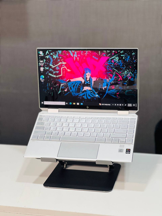 لپتاپ HP Spectre 13 با طراحی زیبا و نمایشگر 13.5 اینچی FHD X360 لمسی، مناسب برای کارهای حرفهای و استفاده روزمره