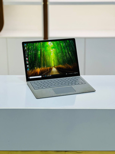 لپتاپ Microsoft Surface Laptop 2 با طراحی زیبا و صفحهنمایش 13.5 اینچی 3K لمسی، مناسب برای کارهای حرفهای و روزمره