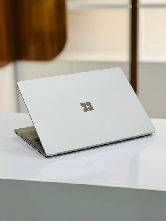 بدنه باریک و مقاوم لپتاپ Microsoft Surface Laptop 2، مناسب برای استفاده در محیطهای تجاری و شخصی