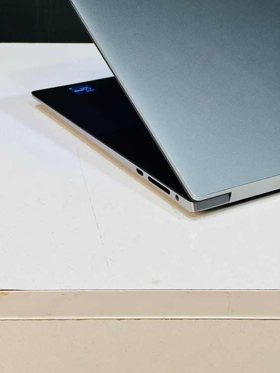 DELL PRECISION 5560 Left Ports - USB-C, HDMI, SD Card Slot