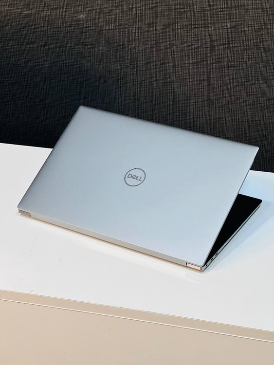 DELL PRECISION 5560 Back View - 15.6" FHD, 4GB RTX A2000