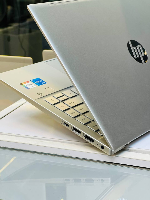درگاههای ارتباطی HP Pavilion 14 شامل کارتخوان و جک هدفون