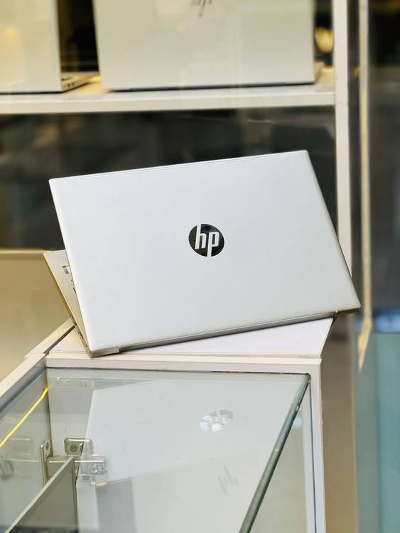 پشت لپ تاپ HP Pavilion 14 با طراحی شیک و قاب مقاوم آلومینیومی