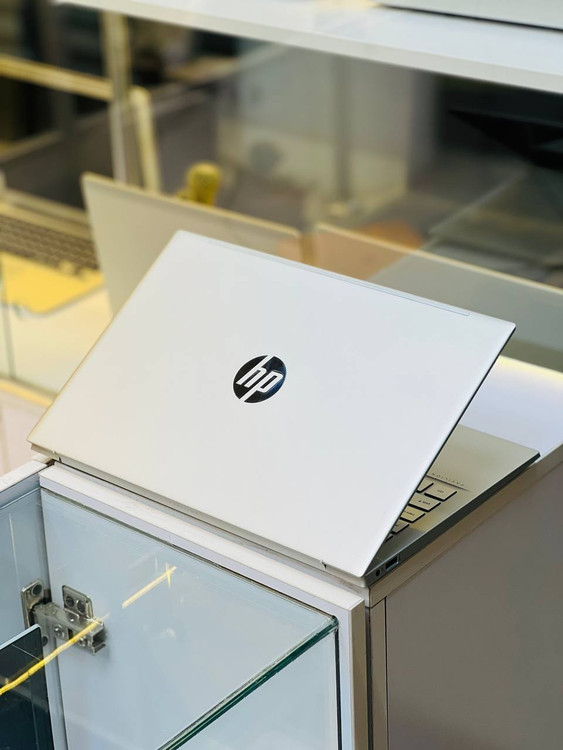 پشت لپ تاپ HP Pavilion 14 با طراحی شیک و قاب مقاوم آلومینیومی