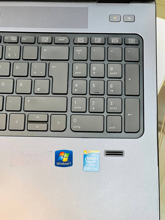 صفحهکلید کامل لپ تاپ HP ZBook 15 G1 با طراحی ارگونومیک و کلیدهای نرم برای تایپ راحت