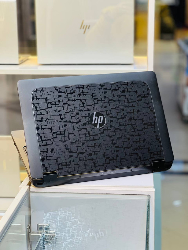 قسمت پشتی لپ تاپ HP ZBook 15 G1 با طراحی صنعتی و پورتهای متنوع