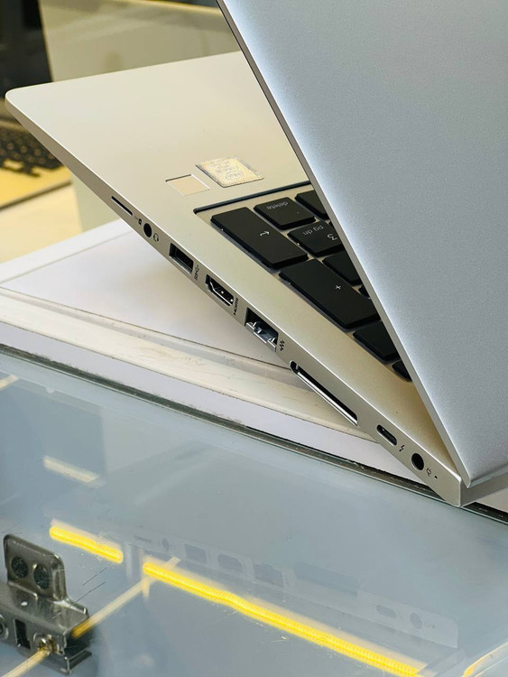 لپ تاپ HP EliteBook 850 G6 – نمای نزدیک از پورتهای سمت راست شامل USB، HDMI و جک هدفون 3.5 میلیمتری