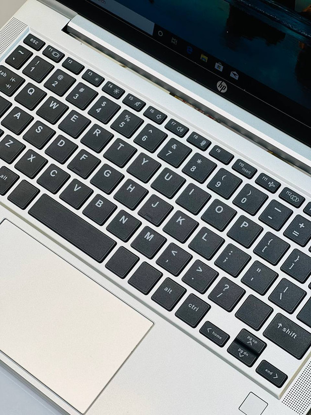 صفحهکلید کامل لپ تاپ HP ProBook Aero 635 G7 با طراحی ارگونومیک و کلیدهای راحت برای تایپ طولانیمدت