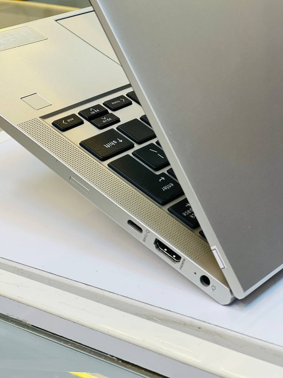 لپ تاپ HP ProBook Aero 635 G7 – نمای نزدیک از پورتهای سمت راست شامل USB، HDMI و جک هدفون 3.5 میلیمتری