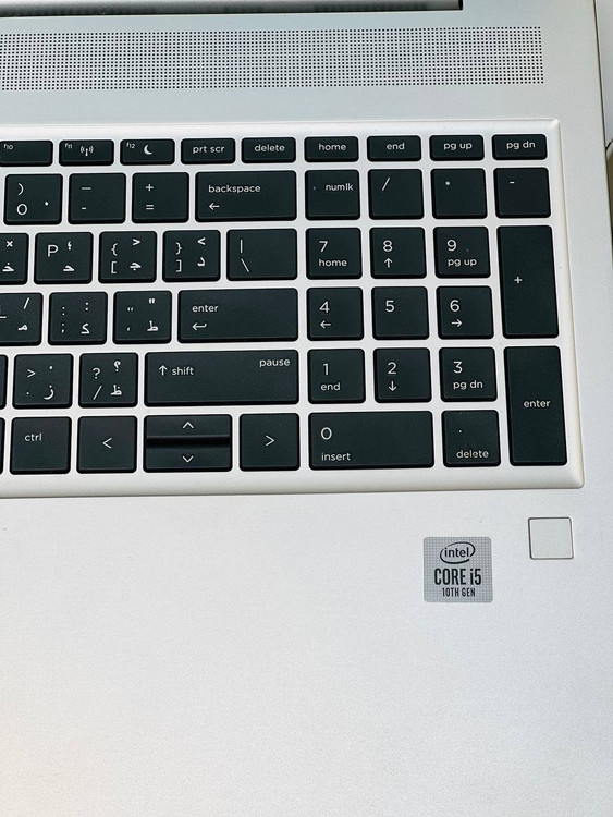 صفحهکلید کامل لپ تاپ HP ProBook 450 G7 با طراحی ارگونومیک و کلیدهای راحت برای تایپ طولانیمدت