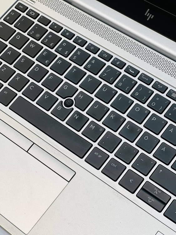 صفحهکلید کامل لپ تاپ HP EliteBook 735 G6 با طراحی ارگونومیک و کلیدهای راحت برای تایپ طولانیمدت