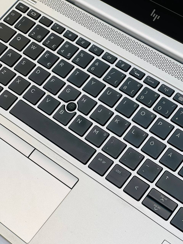 صفحهکلید کامل لپ تاپ HP EliteBook 735 G6 با طراحی ارگونومیک و کلیدهای راحت برای تایپ طولانیمدت