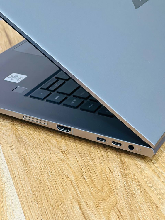 تصویر پورت های سمت راست hp zbook firfly 14g7