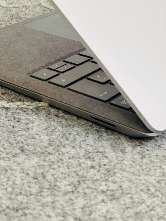 نمای پورت های بغل دستگاه