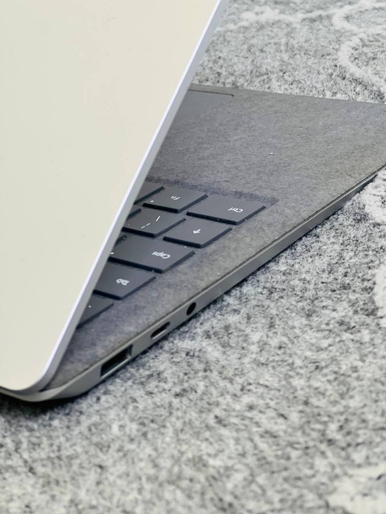 نمای پورت های بغل دستگاه