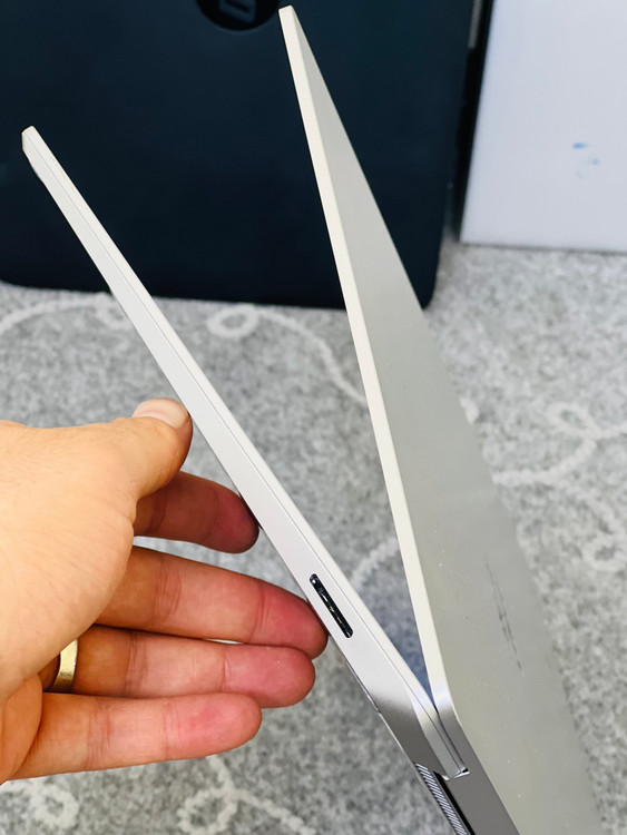 نمای پورت شارژ دستگاه