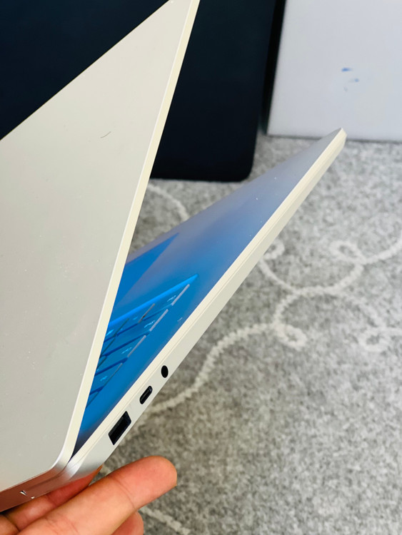 نمای پورت های بغل دستگاه