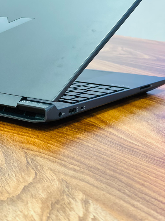 نمای پورت های بغل دستگاه