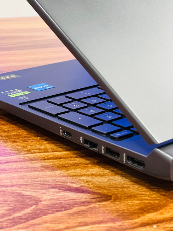 نمای پورت های بغل دستگاه