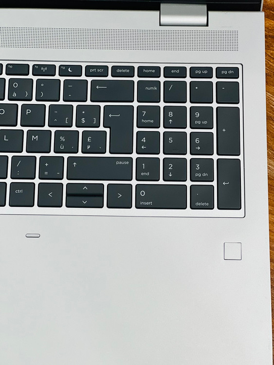 نمای کیبورد دستگاه