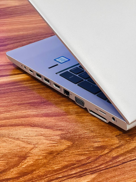 نمای پورت های بغل دستگاه