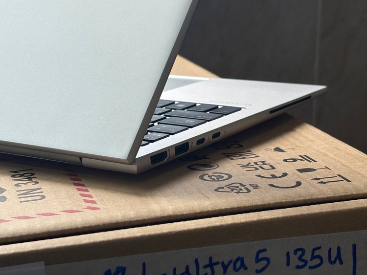 لپتاپ HP elite book 830 g11 ultra5-135U 32gb ddr4 512gb ssd inel+NPU 13'5 inch FHD+