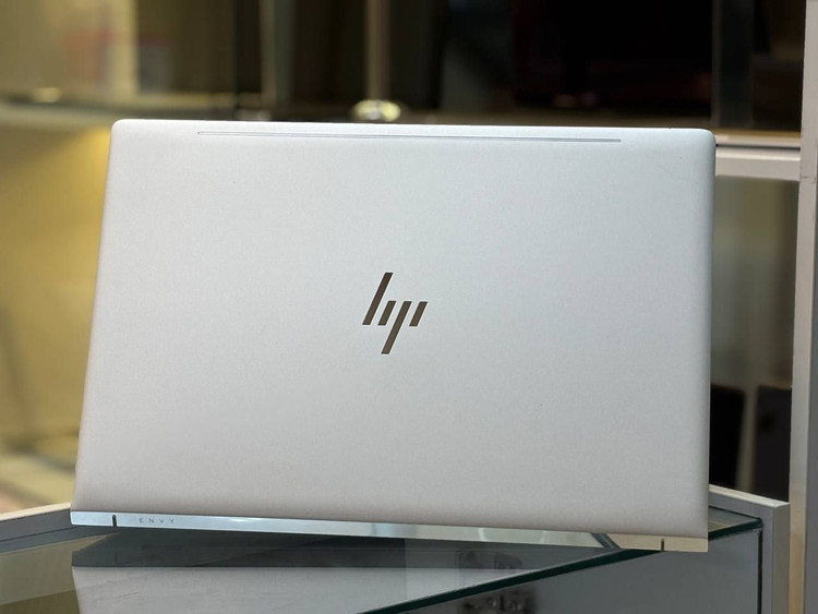 لپتاپ HP envy 17 i7-8550U 16gb ddr4 512gb ssd 2gb-Geforce MX 150 17'1 inch FHD touch